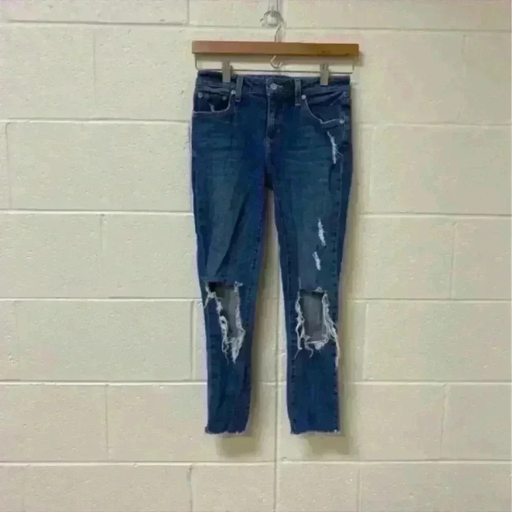 Lovers + friends short ripped jeans in size 25